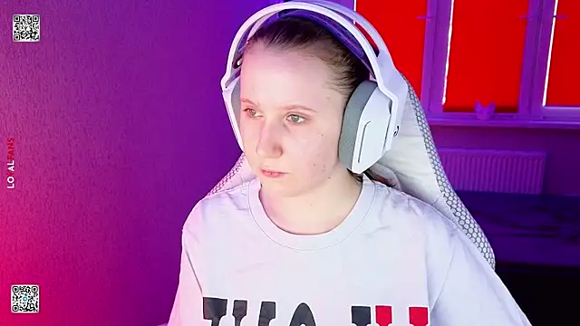 mon lola online show from March 27, 2026, 3:01 pm