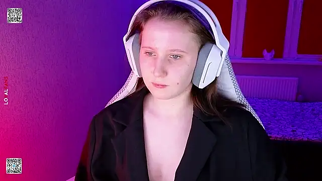 mon lola online show from April 14, 2026, 4:13 pm