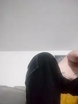 jayjay198080 online show from March 20, 2025, 6:41 am