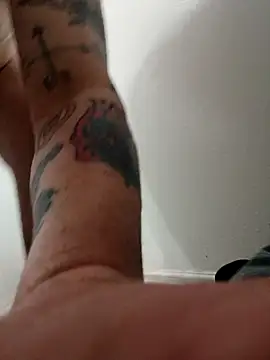 jayjay198080 online show from November 3, 2025, 5:03 pm