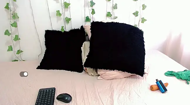 mia grey01 online show from January 14, 2025, 2:53 pm