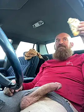 Snapshot of 32XRedBeard chatting on February 24, 2026, 10:41 pm 32XRedBeard online show from February 24, 2026, 10:41 pm