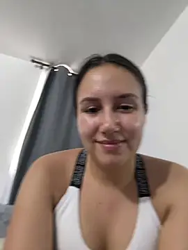 Jullya x online show from April 8, 2026, 9:37 pm