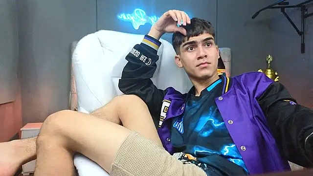 Tommy18   online show from February 14, 2025, 9:34 am