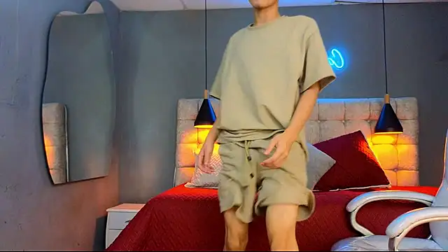 Tommy18   online show from February 26, 2025, 10:04 am