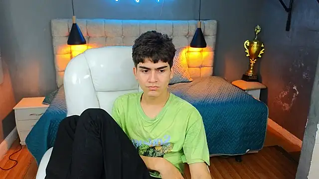 Tommy18   online show from March 15, 2025, 11:19 am