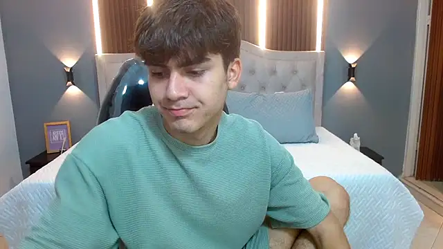 Tommy18   online show from September 26, 2025, 3:32 am