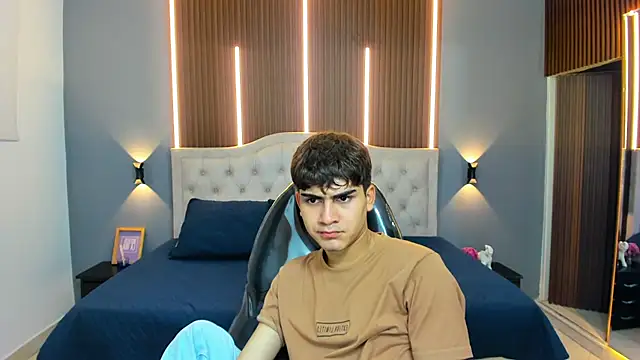 Tommy18   online show from November 14, 2025, 3:38 am