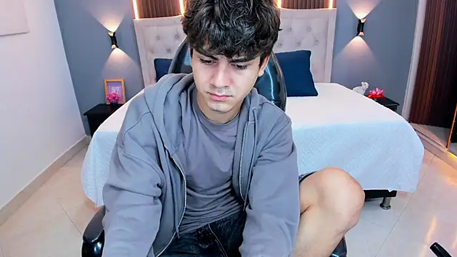 Tommy18   online show from April 11, 2026, 3:33 am