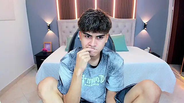 Tommy18   online show from April 18, 2026, 3:32 am