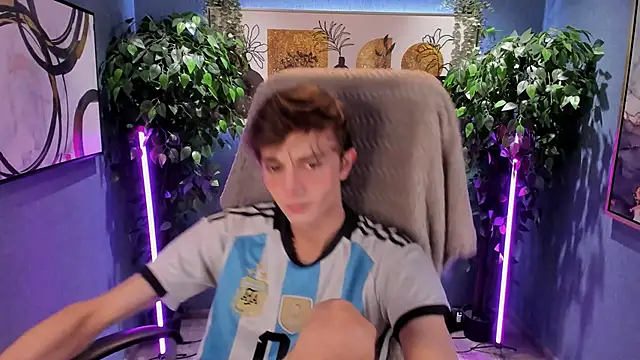 Snapshot of John_Weasley chatting on September 27, 2025, 8:19 am John Weasley online show from September 27, 2025, 8:19 am