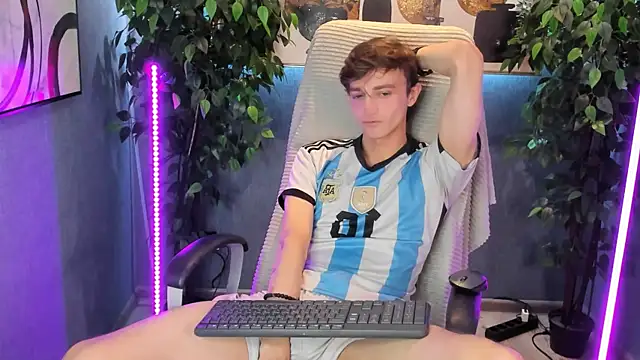 Snapshot of John_Weasley chatting on October 21, 2025, 12:39 pm John Weasley online show from October 21, 2025, 12:39 pm