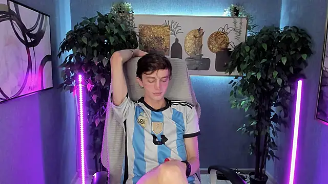 Snapshot of John_Weasley chatting on November 1, 2025, 2:52 pm John Weasley online show from November 1, 2025, 2:52 pm