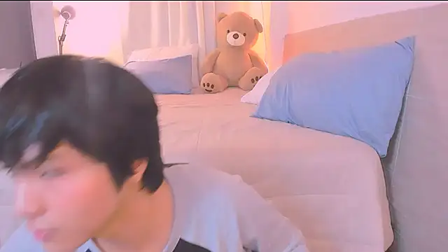 AllanYong18 online show from December 2, 2025, 10:31 am