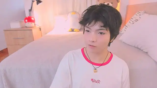 AllanYong18 online show from February 19, 2026, 12:56 pm