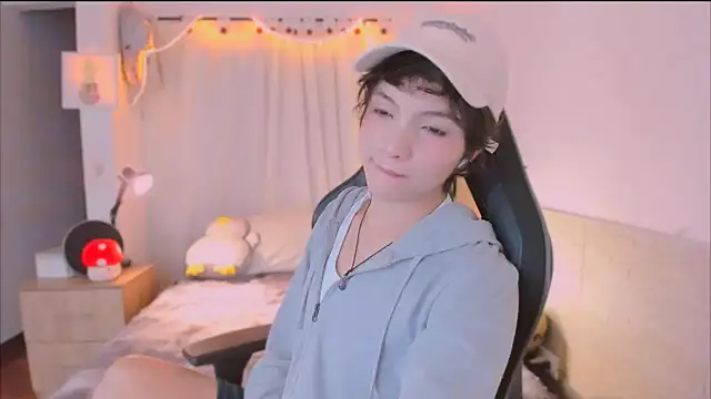 AllanYong18 online show from April 15, 2026, 4:19 am