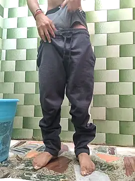 TOPMOON001 online show from November 16, 2025, 5:13 am