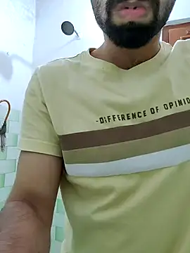 TOPMOON001 online show from November 16, 2025, 6:57 pm