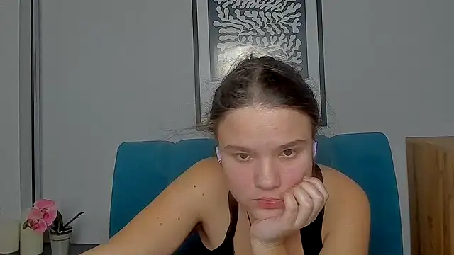 AdeleCruz online show from February 16, 2026, 1:18 pm