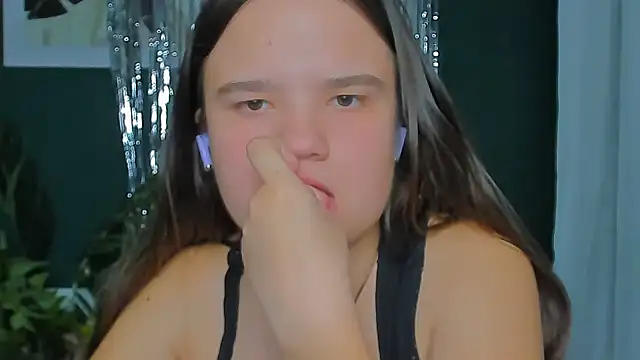 AdeleCruz online show from March 17, 2026, 1:14 pm