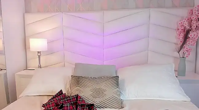 chelsea bolton  online show from February 12, 2025, 3:27 pm