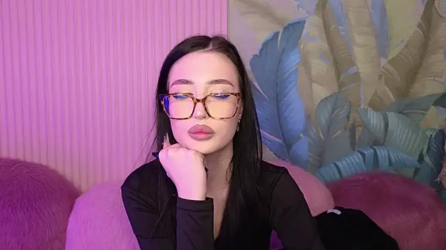 Snapshot of EmmaLawrens chatting on February 19, 2025, 12:00 pm EmmaLawrens online show from February 19, 2025, 12:00 pm