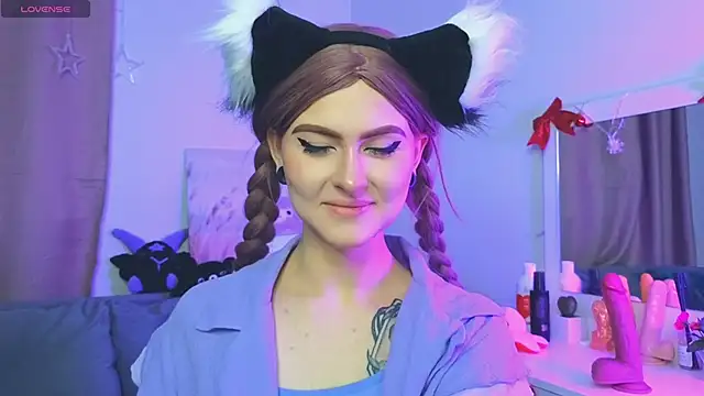 Emily  Mooree online show from January 20, 2025, 4:21 am