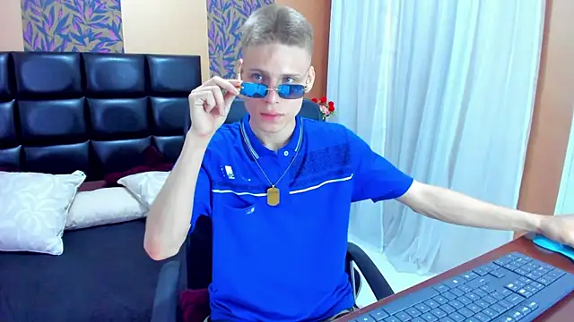 blondie lover69 online show from February 6, 2025, 8:56 pm