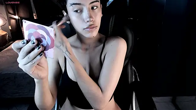 vaiolethsan   online show from January 17, 2026, 8:34 pm