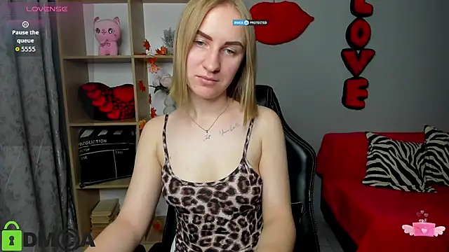 BeautyBlondy online show from November 18, 2025, 3:16 pm