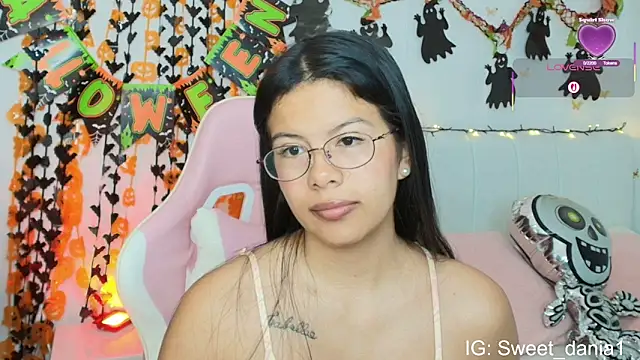 sweet dania  online show from October 28, 2025, 9:35 am