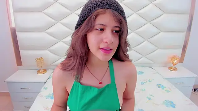 Snapshot of MiaQueen021 chatting on January 27, 2025, 6:20 pm MiaQueen021 online show from January 27, 2025, 6:20 pm