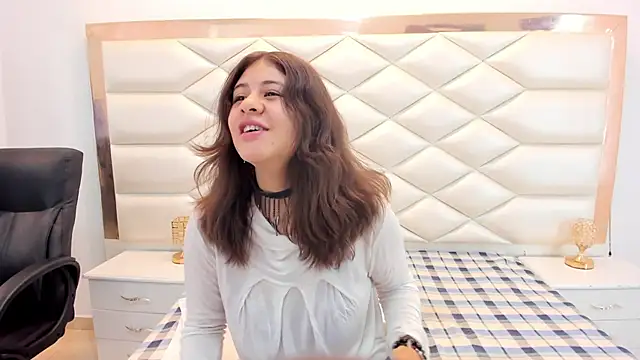 Snapshot of MiaQueen021 chatting on February 6, 2025, 12:26 pm MiaQueen021 online show from February 6, 2025, 12:26 pm