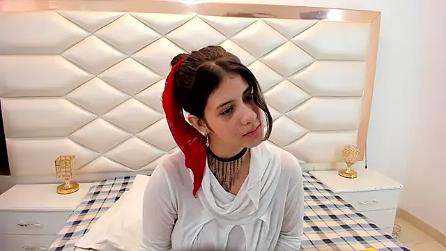 Snapshot of MiaQueen021 chatting on February 6, 2025, 3:31 pm MiaQueen021 online show from February 6, 2025, 3:31 pm