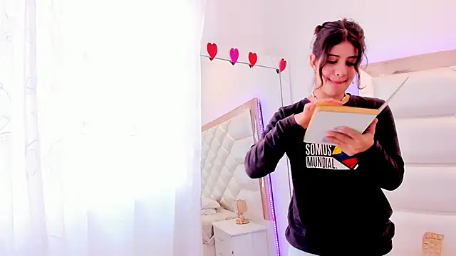 Snapshot of MiaQueen021 chatting on February 19, 2025, 3:49 pm MiaQueen021 online show from February 19, 2025, 3:49 pm