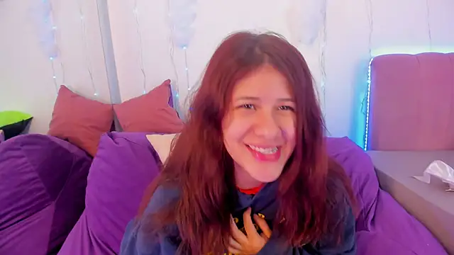 Snapshot of MiaQueen021 chatting on October 1, 2025, 2:34 pm MiaQueen021 online show from October 1, 2025, 2:34 pm