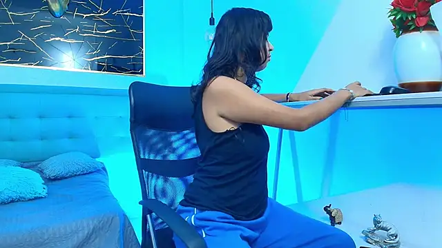 gabriela cortez online show from November 19, 2025, 1:33 pm