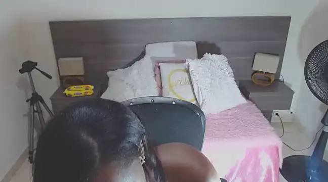 RAICHELLCOOPER1 online show from January 27, 2025, 11:11 pm