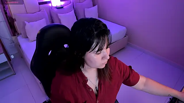 zoes milee online show from November 18, 2025, 11:03 am