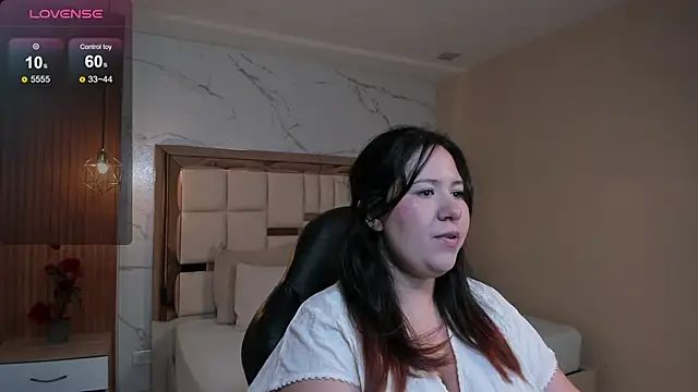 Snapshot of zoes_milee chatting on June 4, 2026, 11:16 am zoes milee online show from June 4, 2026, 11:16 am