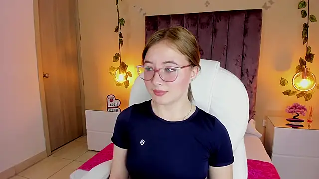 Dahlia Rousse online show from September 19, 2025, 10:21 pm