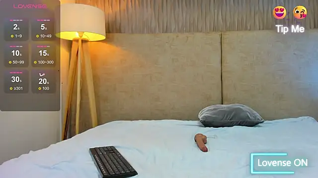 taylorsmiiith  online show from February 26, 2025, 7:16 pm