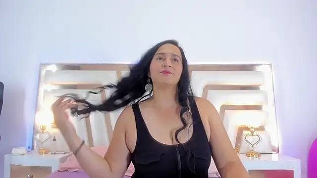 LucineArias online show from January 25, 2025, 8:00 pm