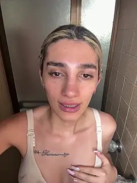 Snapshot of Queensara_ chatting on February 26, 2026, 5:45 pm Queensara online show from February 26, 2026, 5:45 pm