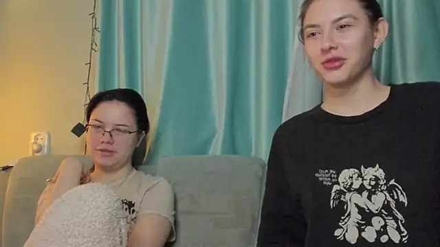 Snapshot of honey_love_honeyy chatting on January 18, 2025, 7:04 pm honey love honeyy online show from January 18, 2025, 7:04 pm