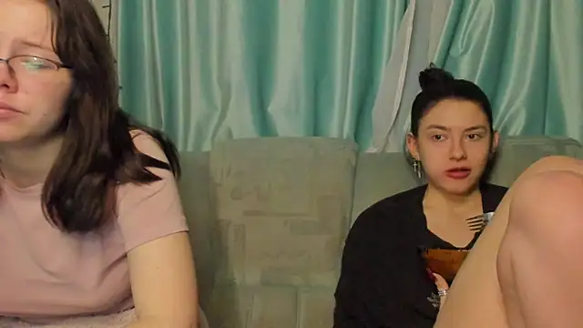 Snapshot of honey_love_honeyy chatting on January 24, 2025, 4:39 pm honey love honeyy online show from January 24, 2025, 4:39 pm