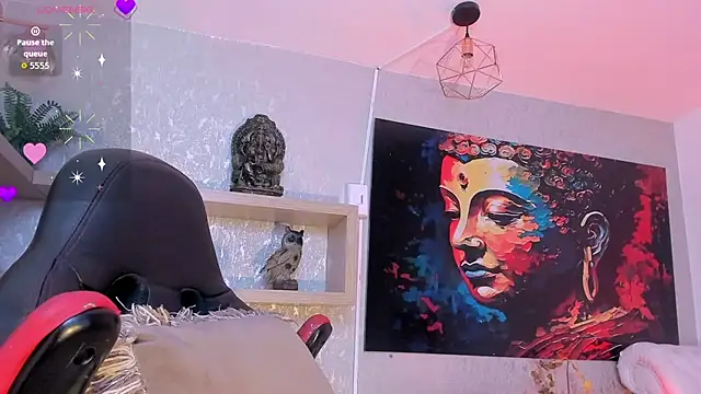 Luxury Woman online show from October 15, 2025, 8:58 am