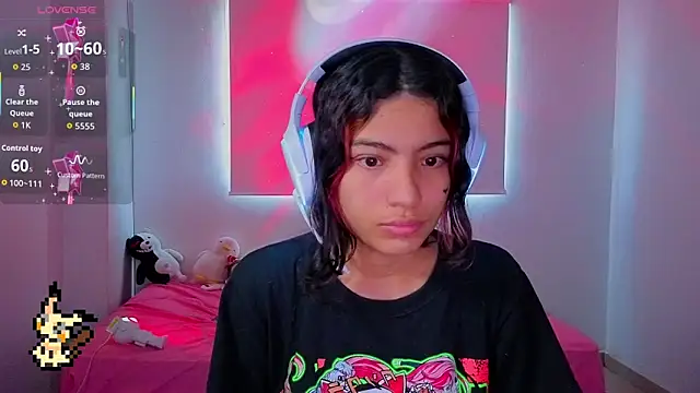 Lovelyamyy online show from December 22, 2025, 12:13 pm