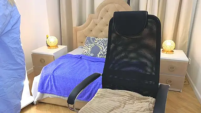 M I A M I A online show from December 15, 2025, 10:30 am