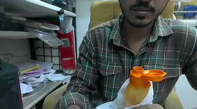 cute modell online show from January 18, 2025, 12:15 pm